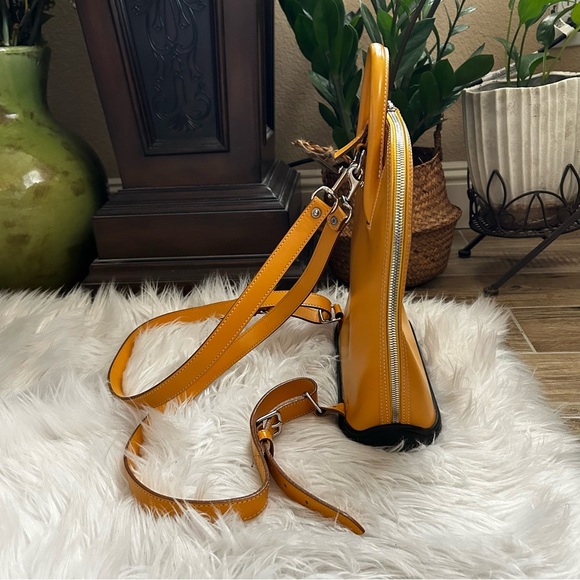 Vintage Dooney & Bourke Yellow Leather Parasole Backpack - Picture 4 of 10